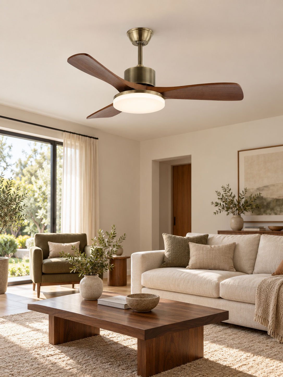 Ventilador de techo con luz Brisel en un salón acogedor – imagen 3
