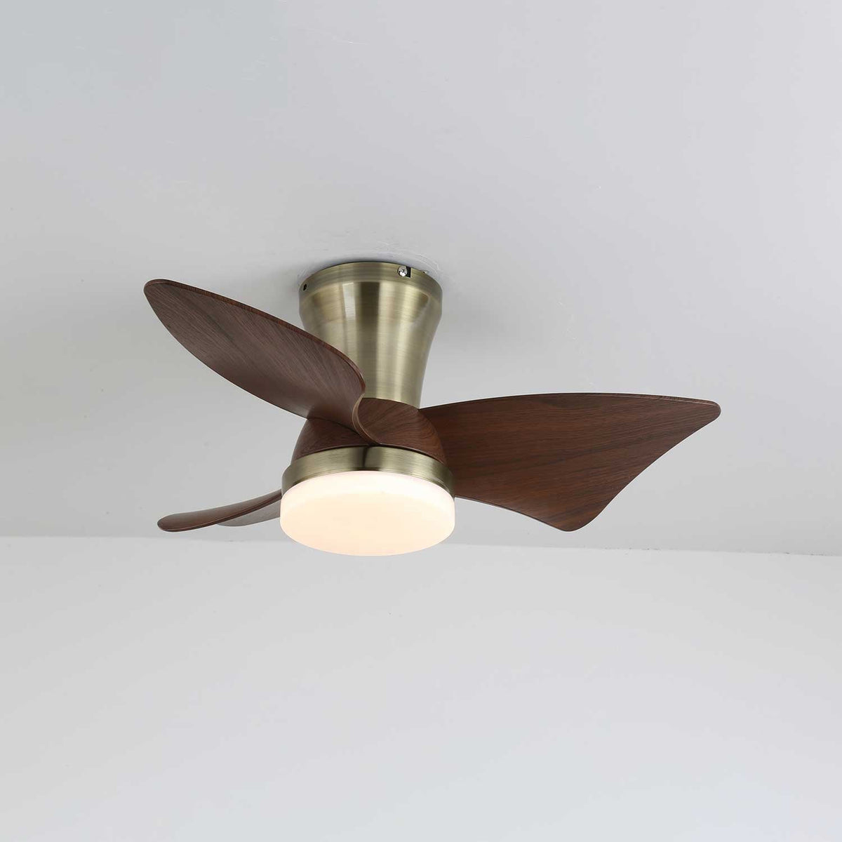 Ventilador de techo con luz Garbina en un dormitorio acogedor – imagen 6