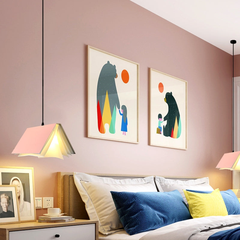 Lámpara colgante en forma de libro Folira en un dormitorio infantil – imagen 6