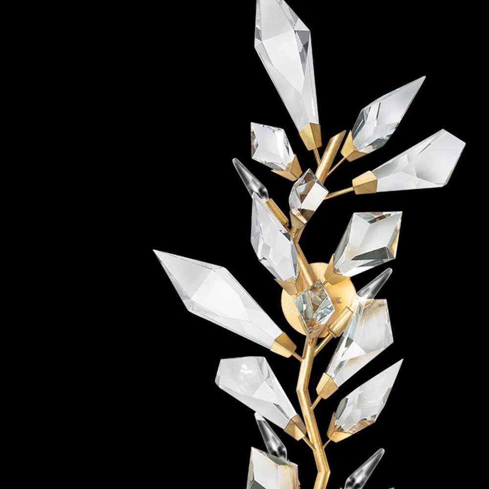 Aplique de pared Urama con hojas de cristal – detalle de las hojas de cristal facetado