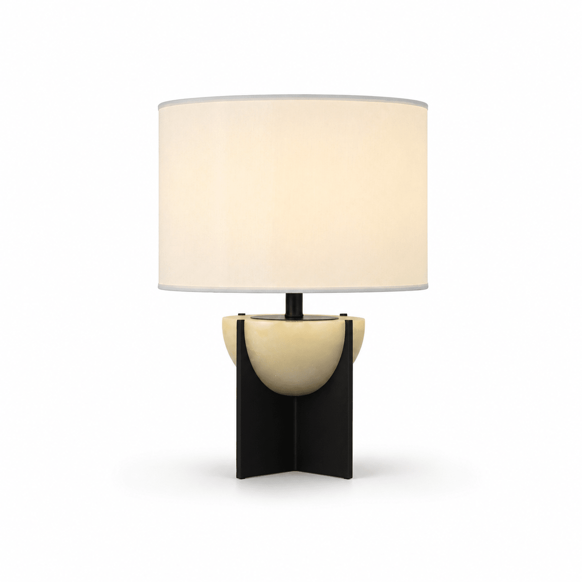 Lámpara de mesa de alabastro Alvora – encendida con luz cálida