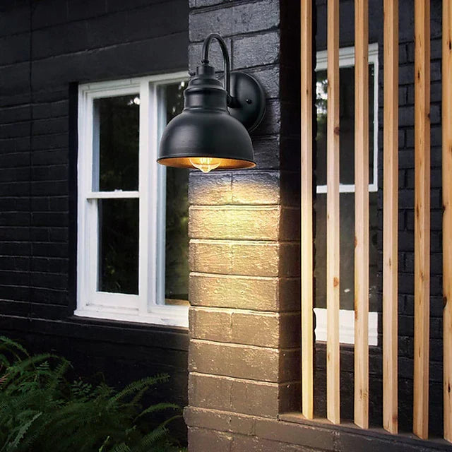 Aplique de pared exterior Jamira – en una pared de ladrillo oscuro