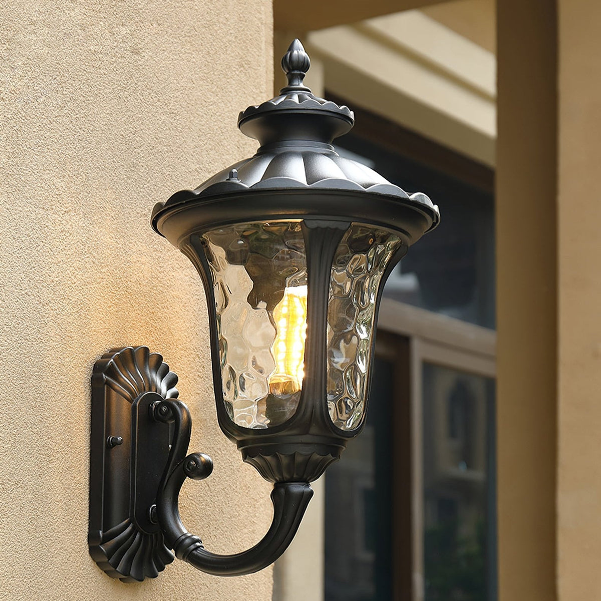 Aplique de pared exterior Juvena – farol junto a una puerta