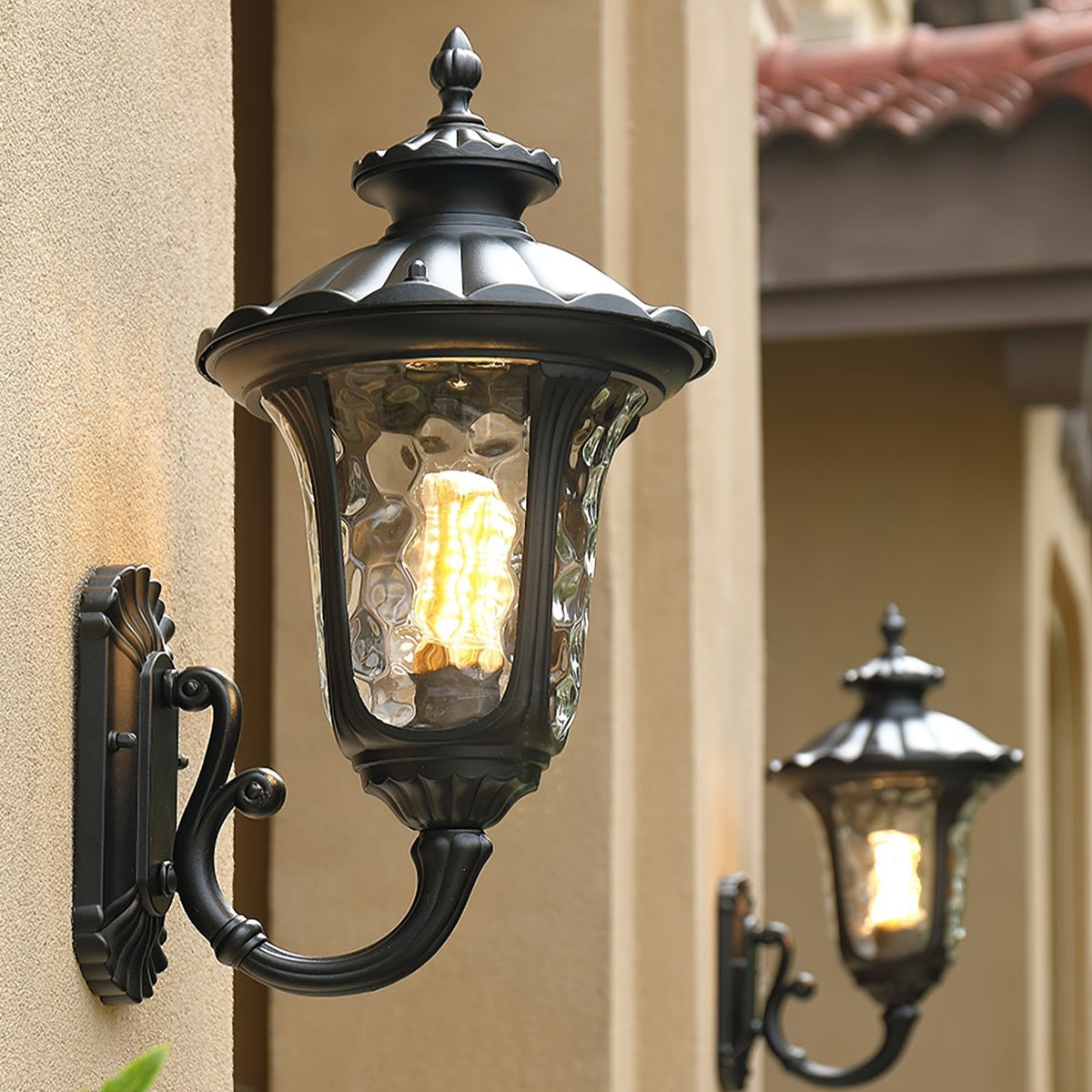 Aplique de pared exterior Juvena – dos faroles en una fachada
