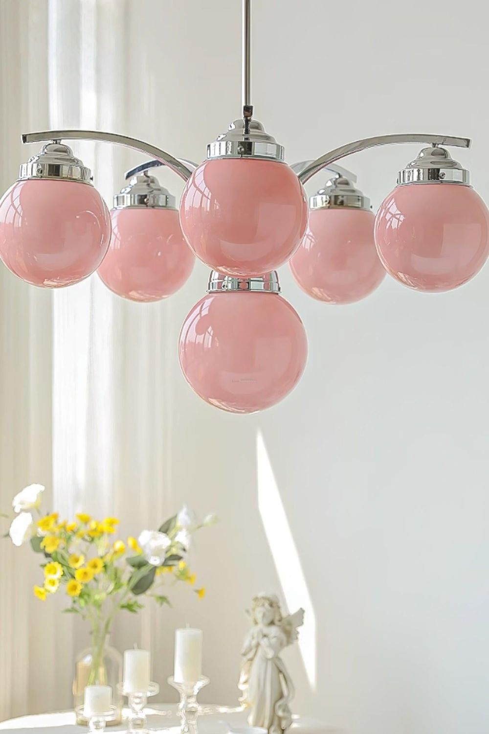 Lámpara de araña art déco Decolia – de 6 luces rosa en un salón