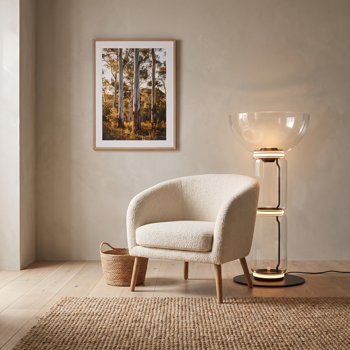 Lámpara de vidrio soplado Palvia – versión de pie junto a un sillón