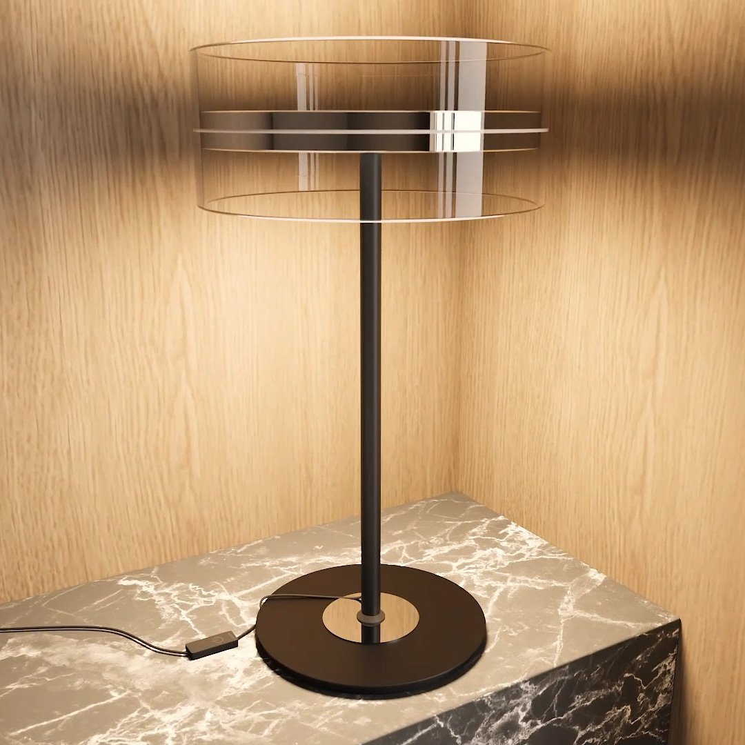 Lámpara de mesa LED de cristal Mirala sobre una mesita de mármol – imagen 5
