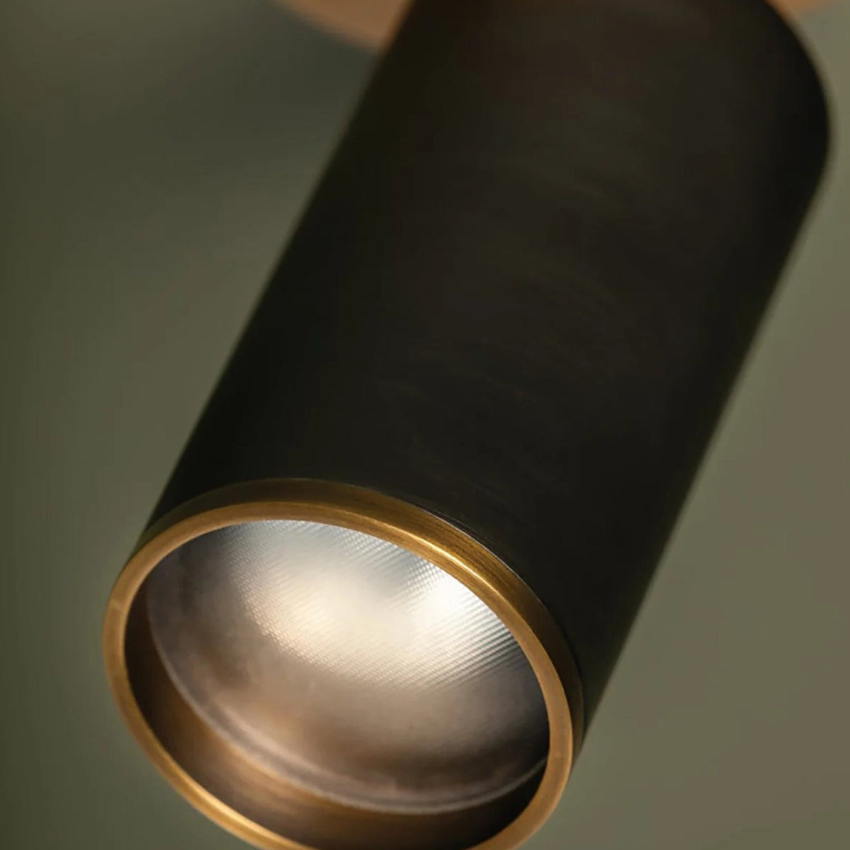 Plafón foco de techo cilíndrico Ancoro – detalle del interior del foco