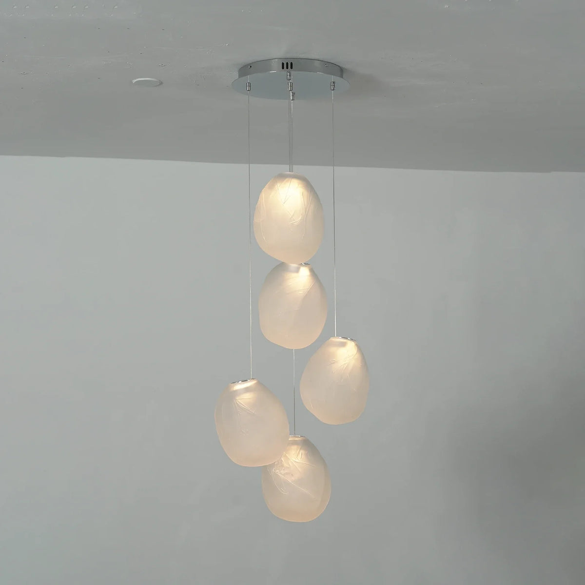 Lámpara de araña de cristal texturizado Guisela – con 5 luces en cristal blanco