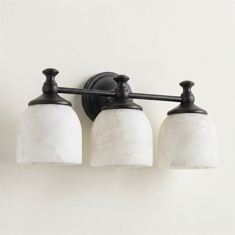 Aplique de pared clásico Campela sobre el espejo de un baño – imagen 27