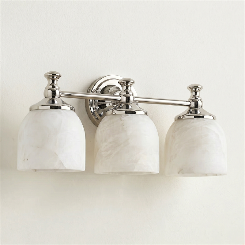 Aplique de pared clásico Campela sobre el espejo de un baño – imagen 29