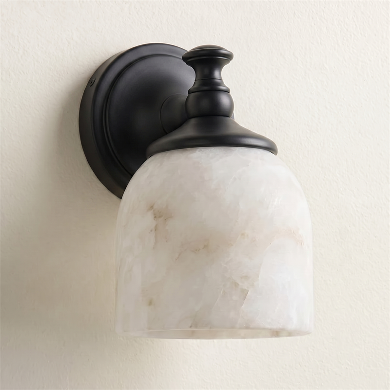 Aplique de pared clásico Campela sobre el espejo de un baño – imagen 31