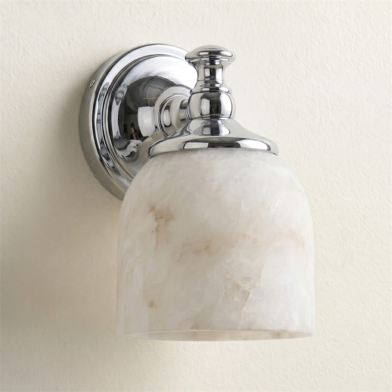 Aplique de pared clásico Campela sobre el espejo de un baño – imagen 32