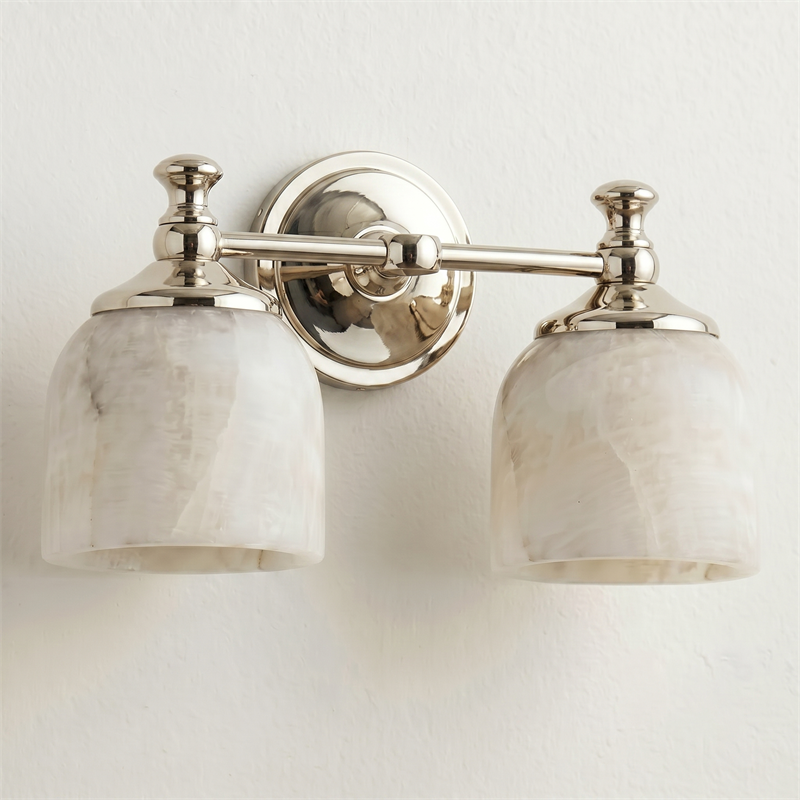 Aplique de pared clásico Campela sobre el espejo de un baño – imagen 37