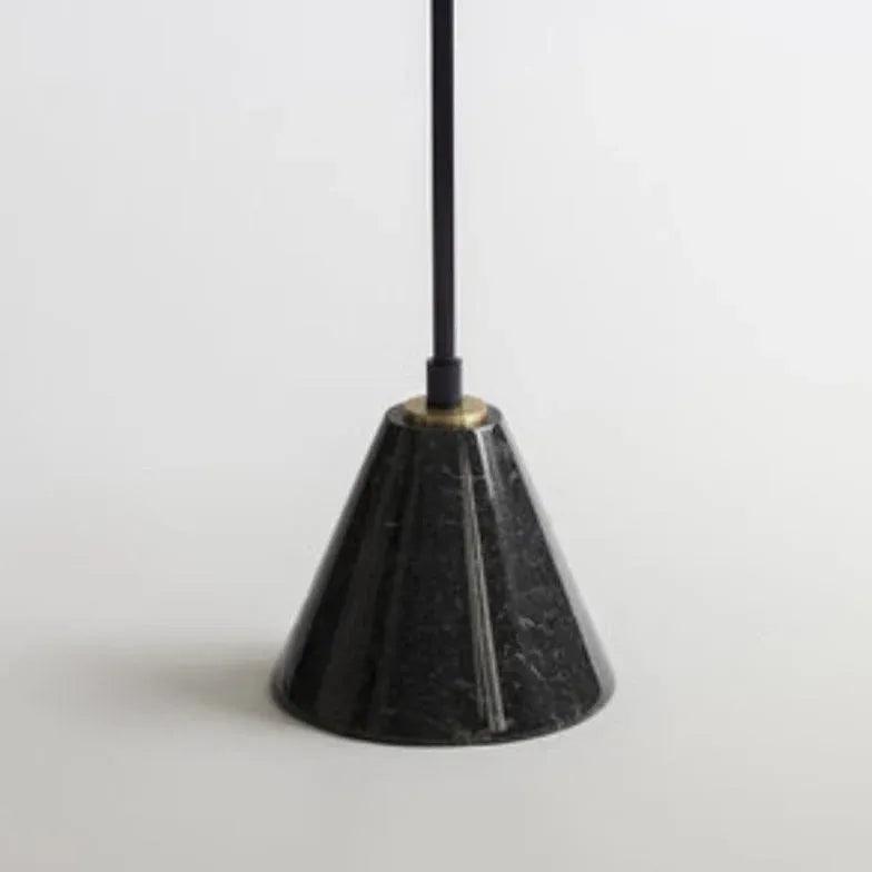Lámpara de pie de arco negra con disco y globo de cristal Caldora – detalle de la base cónica negra