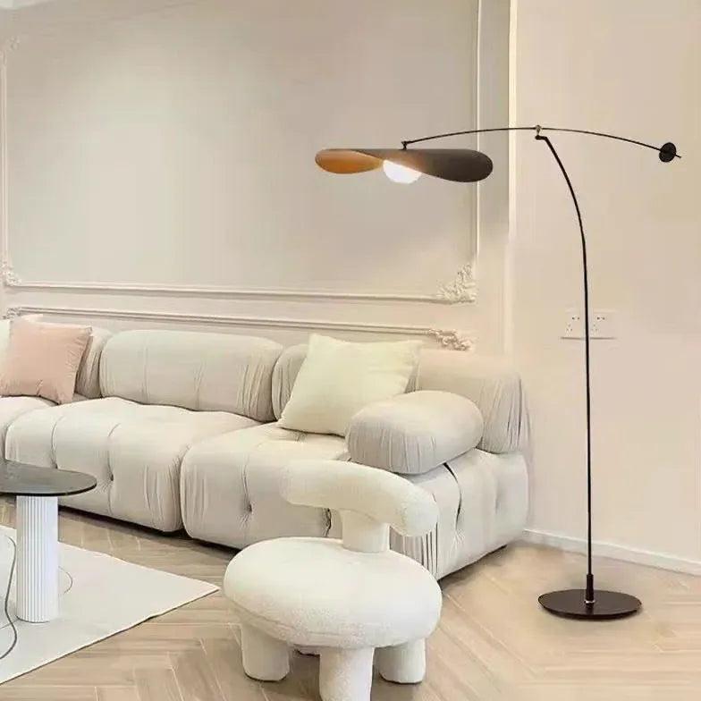 Lámpara de pie en arco con pantalla plana Maruva – en negro y dorado
