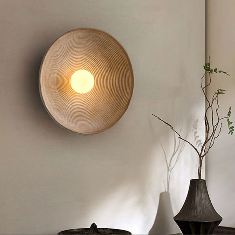 Aplique de pared estilo japonés Cedrina en un comedor japandi – imagen 3