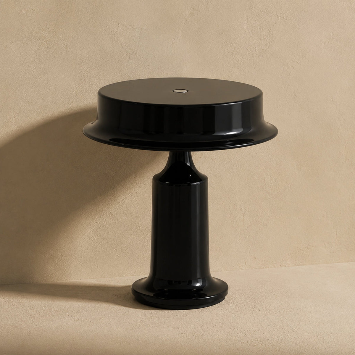 Lámpara de mesa LED recargable Gorrela – en negro