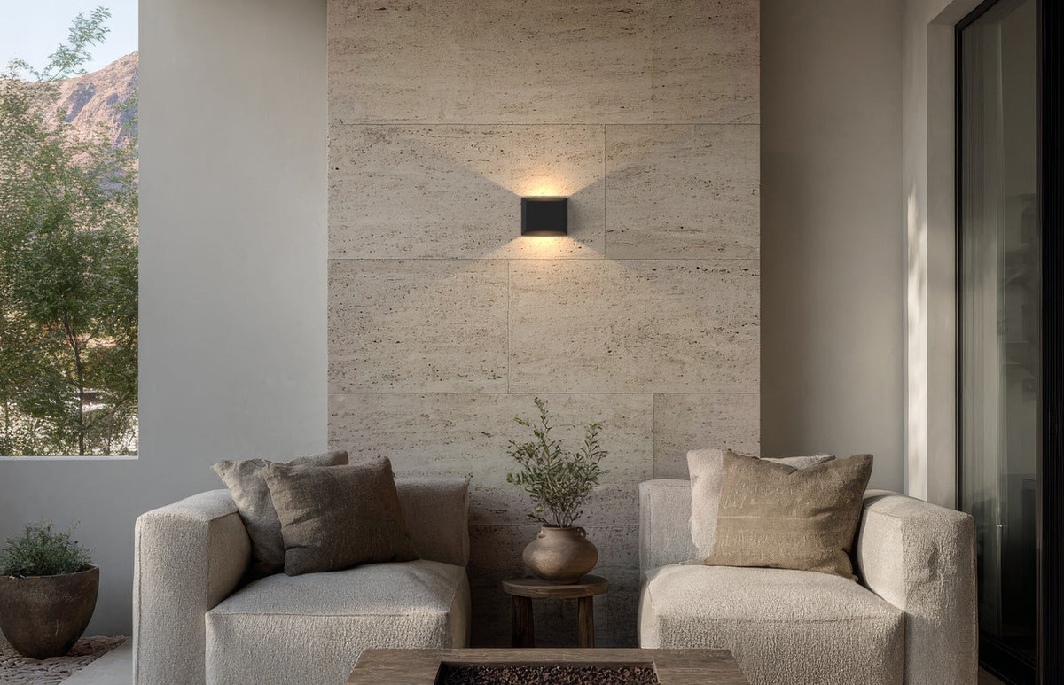 Aplique de pared exterior LED cuadrado Jomarel – en una terraza junto a dos sillones