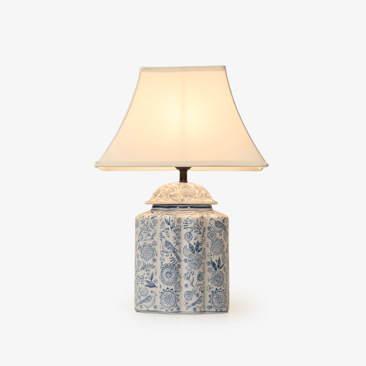 Lámpara de mesa de cerámica azul y blanca Cerulia – vista principal