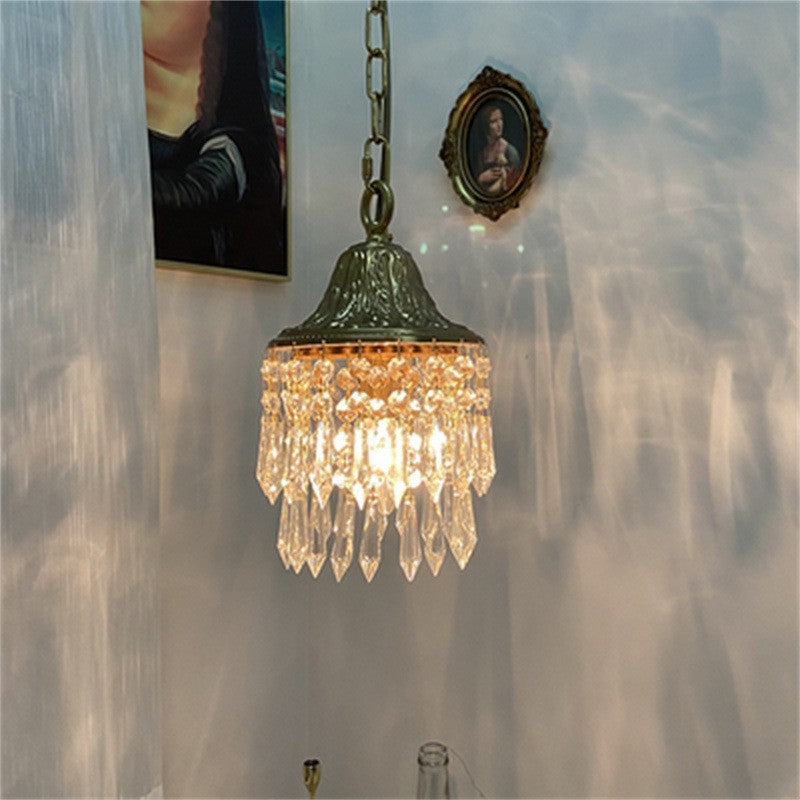 Lámpara colgante de cristales dorada Fulgela en un dormitorio de estilo vintage – imagen 9