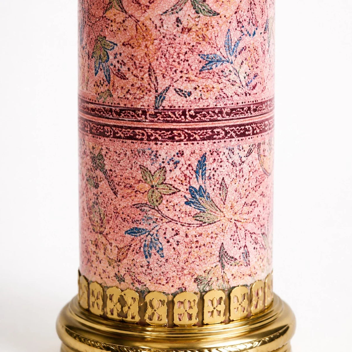 Lámpara de mesa de cerámica floral Rosilda – detalle del motivo floral rosa