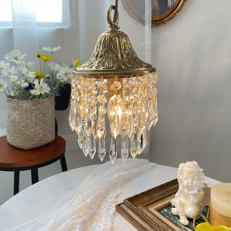 Lámpara colgante de cristales dorada Fulgela en un dormitorio de estilo vintage – imagen 10