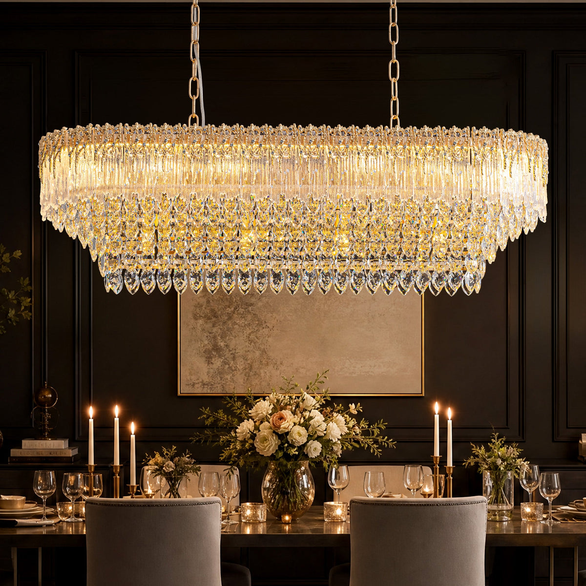 Lámpara de araña rectangular de cristal Hielora – en un comedor con velas