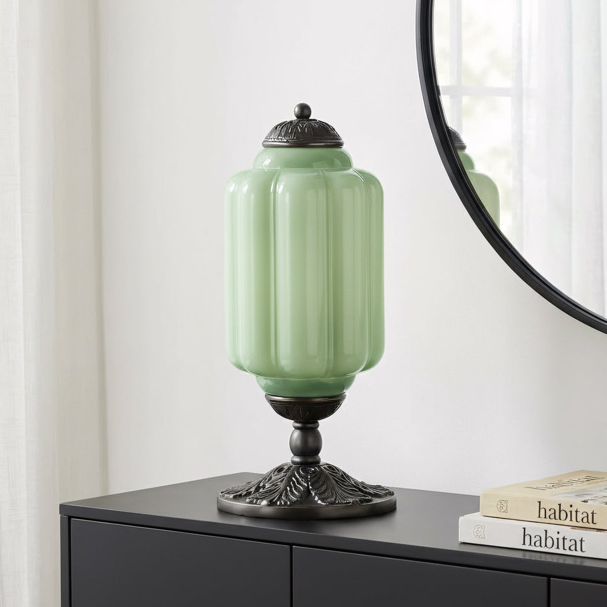 Lámpara de mesa vintage de cristal Brisela – cristal verde con base negra