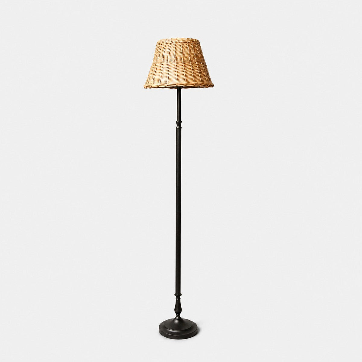 Lámpara de pie Palmisa con pantalla de ratán trenzado – vista principal