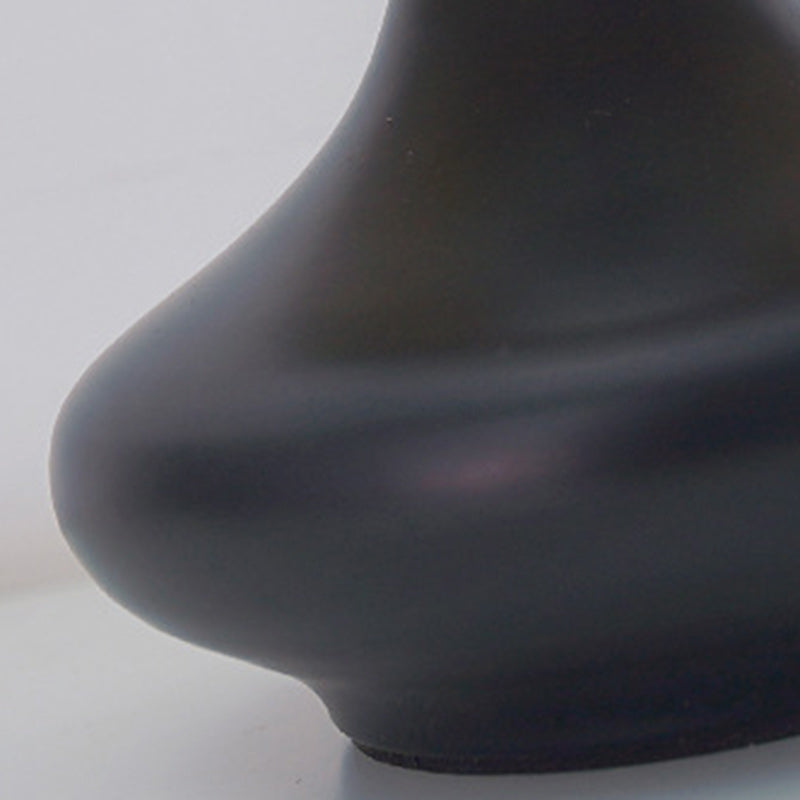 Lámpara de mesa de ratán Tejina – detalle de la base negra