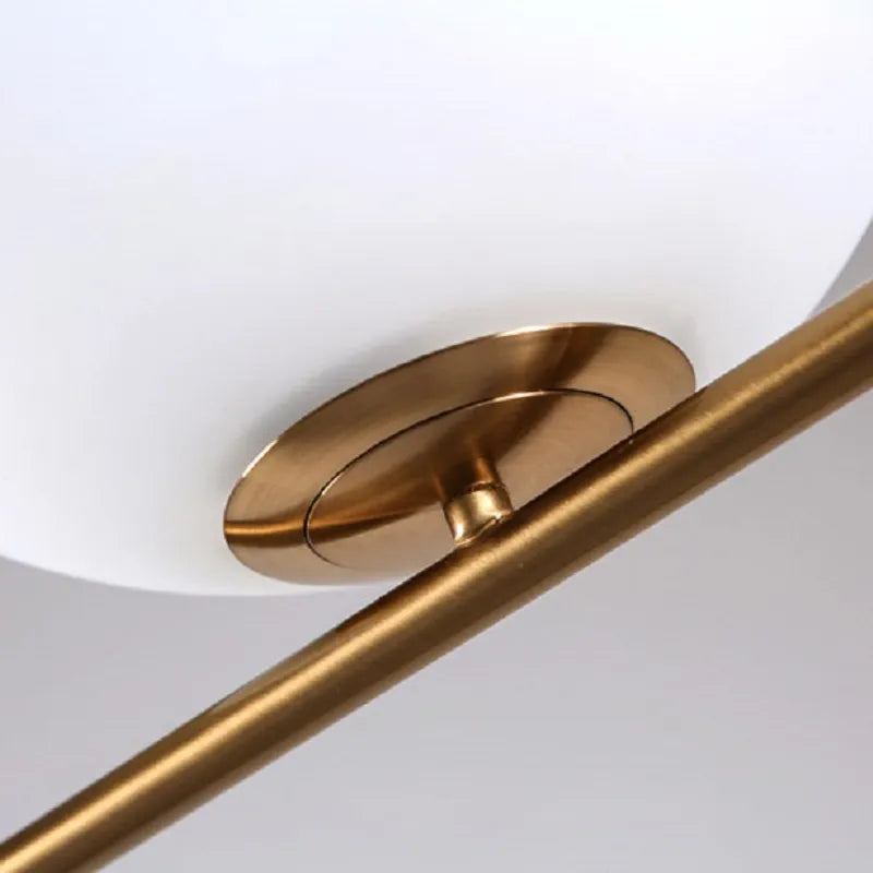Lámpara de pie globo de cristal opal Vidalba – detalle del brazo y el soporte