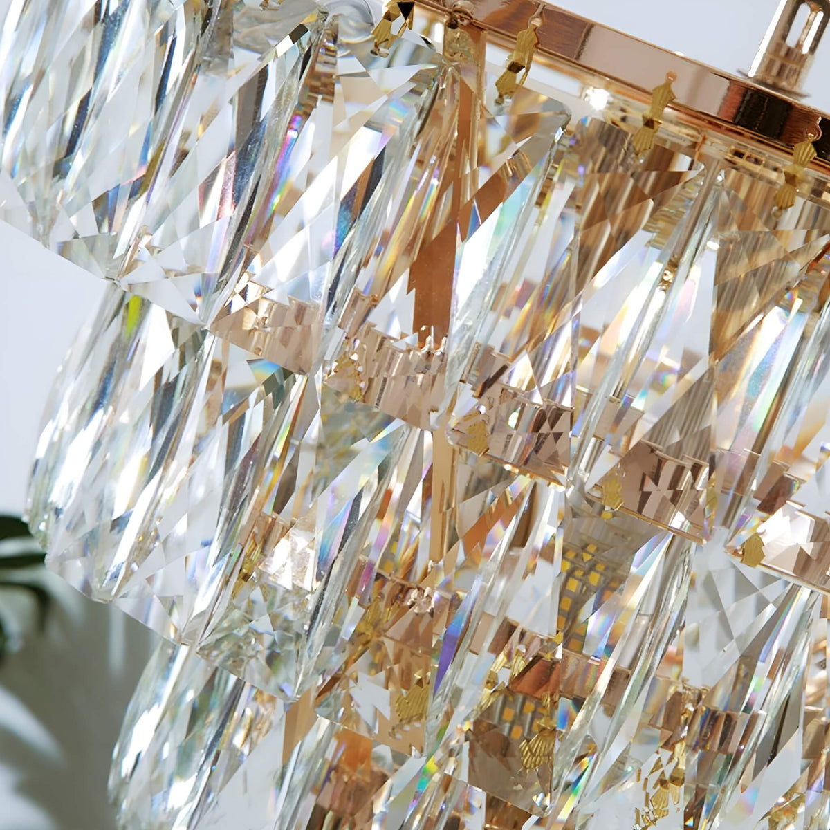 Lámpara de pie de cristal Quiralda – detalle de los cristales tallados