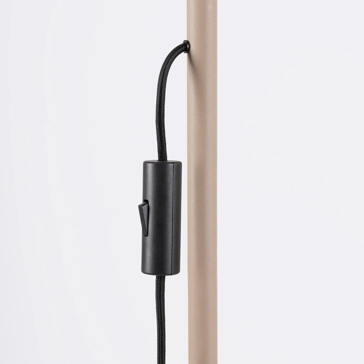 Lámpara de pie con tres focos orientables Kolira – interruptor en el cable