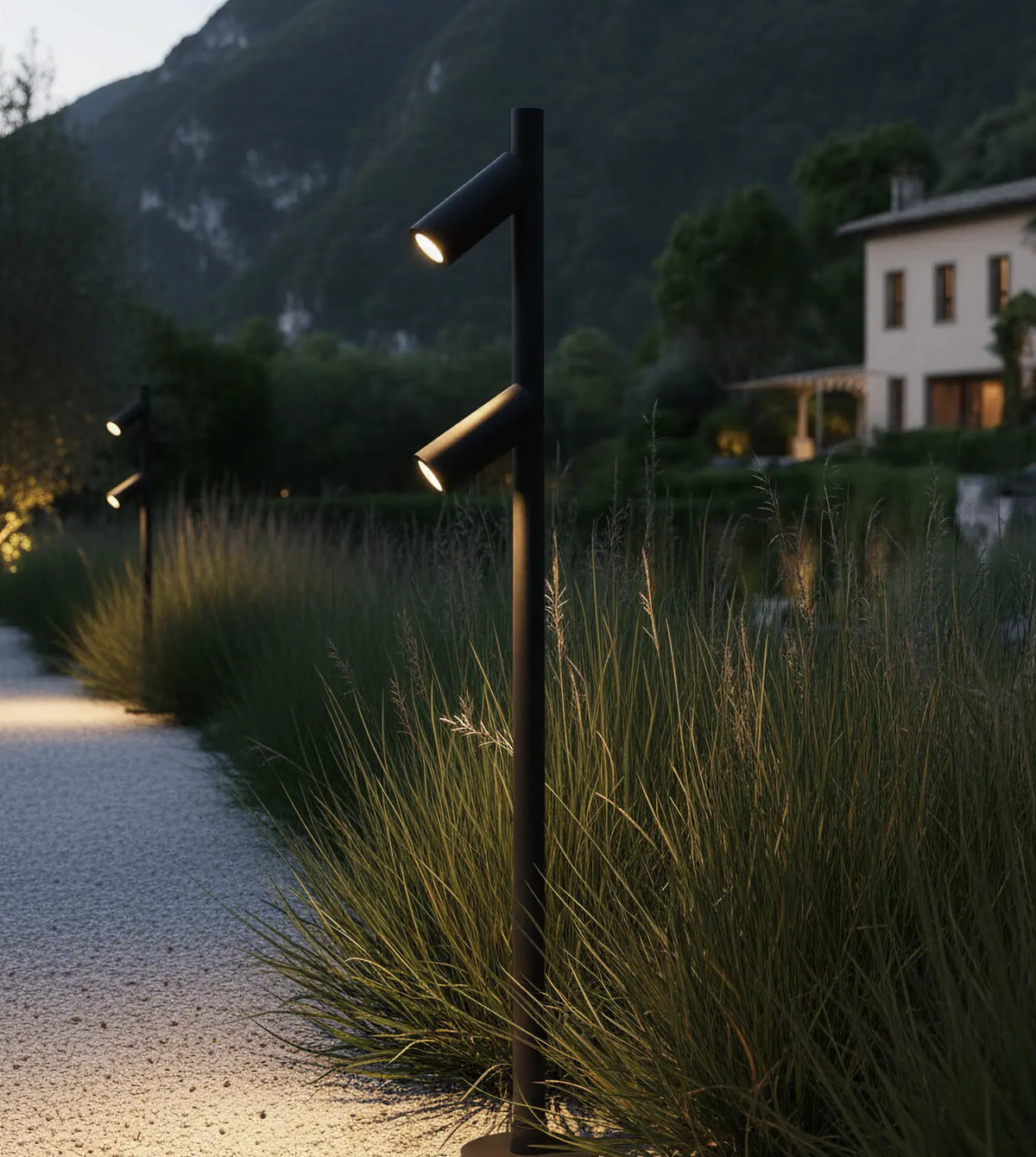 Baliza de jardín LED Ifrena en un jardín mediterráneo – imagen 15