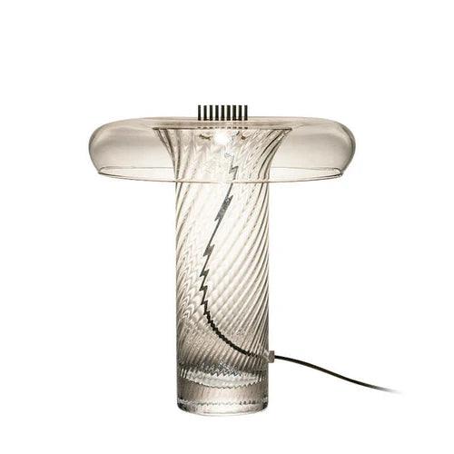 Lámpara de mesa de cristal en espiral Ilusa sobre una consola junto al sofá – imagen 3