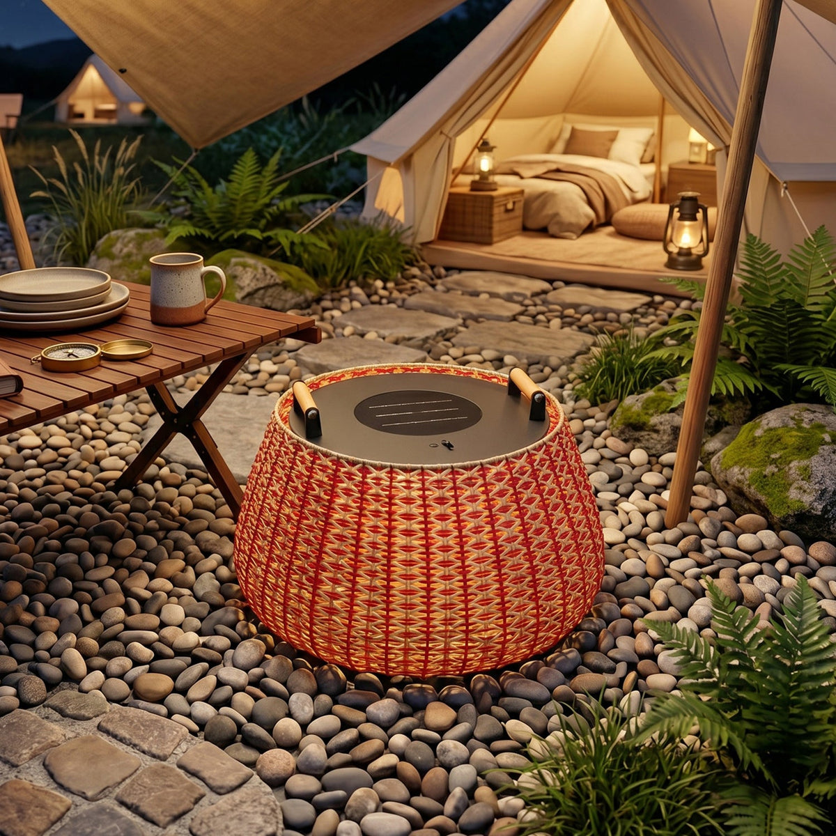 Farol de suelo solar Jalesca – en un campamento de glamping