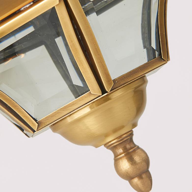 Farol de pared exterior de latón Jaroda – detalle del cristal biselado