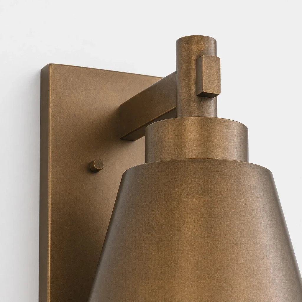 Aplique de pared exterior Jodela – detalle del brazo en bronce envejecido