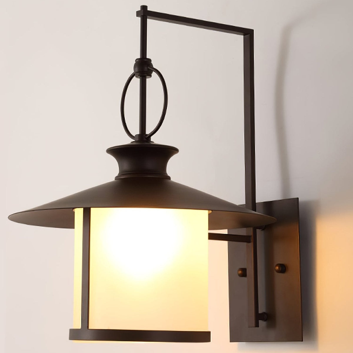Aplique de pared exterior Jucela – encendido sobre pared blanca