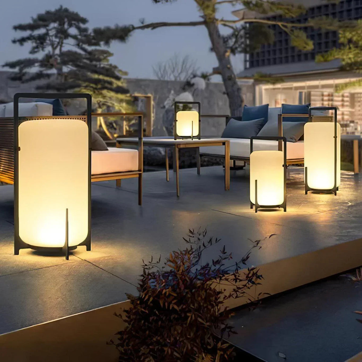 Lámpara de mesa de exterior Junisa en una terraza – imagen 10