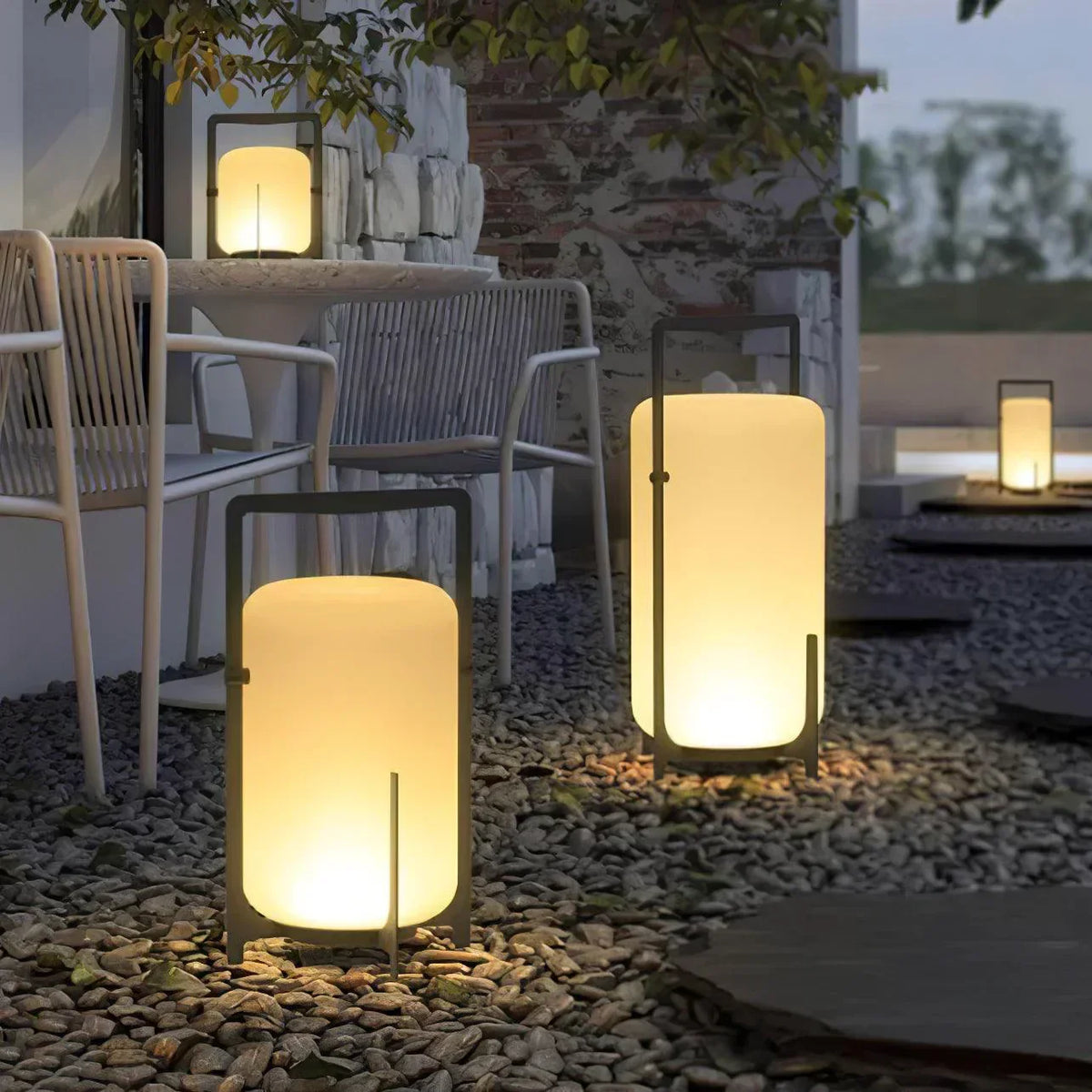 Lámpara de mesa de exterior Junisa en una terraza – imagen 18