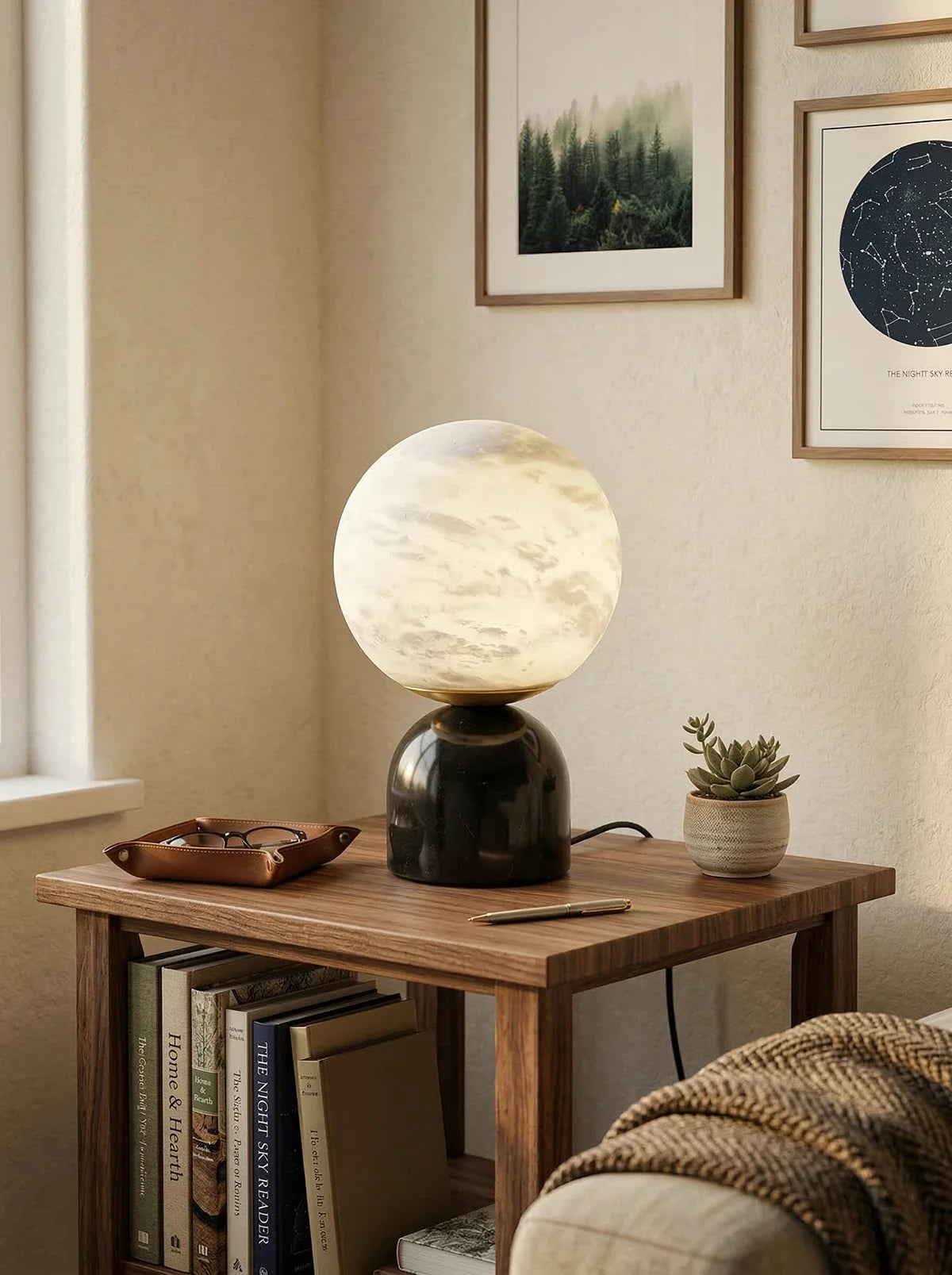 Kelaria - Lámpara de Mesa de Alabastro con Esfera Blanca y Base Negra
