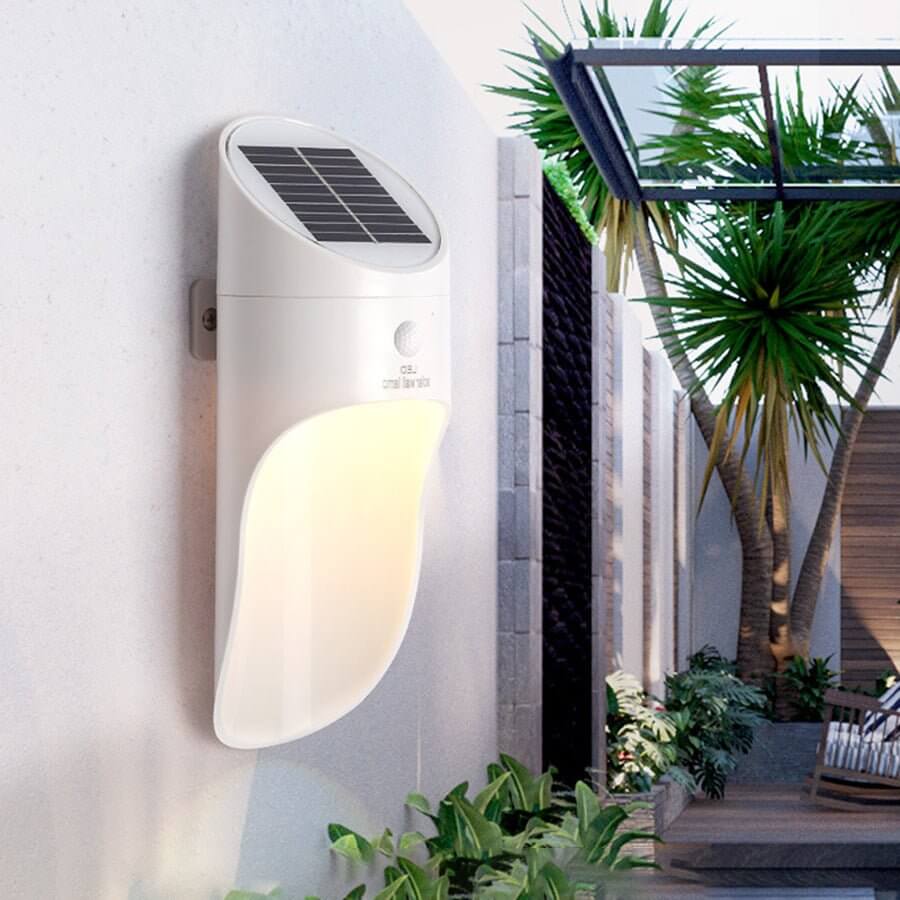 Aplique solar de pared exterior Kilama en una fachada – imagen 9