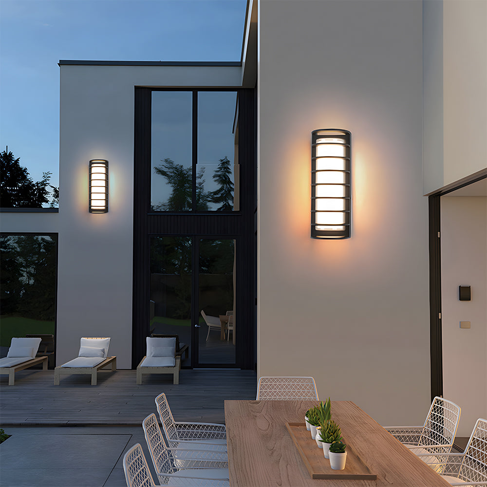 Aplique de pared exterior Kolanda – apliques con lamas en un patio