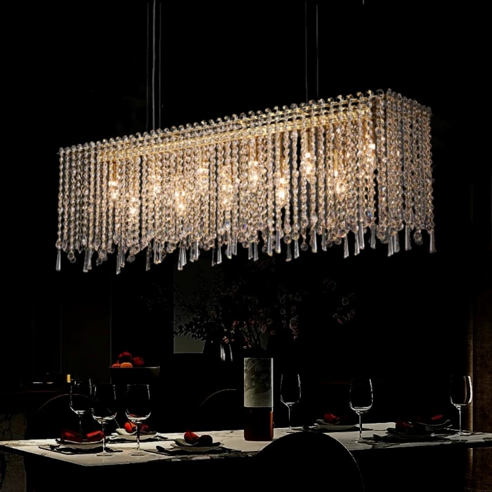 Lámpara colgante lineal de cristal Cascala – en un comedor elegante