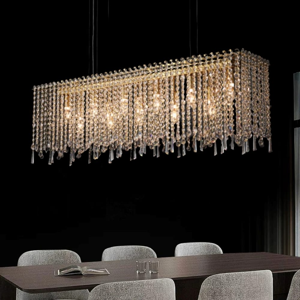 Lámpara colgante lineal de cristal Cascala – sobre una mesa de comedor larga