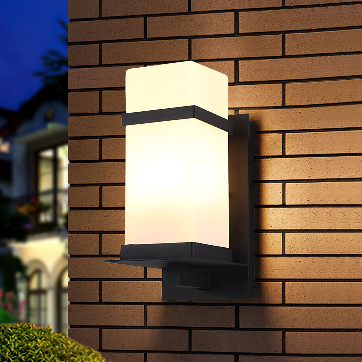 Aplique de pared exterior Lacira en una fachada – imagen 2