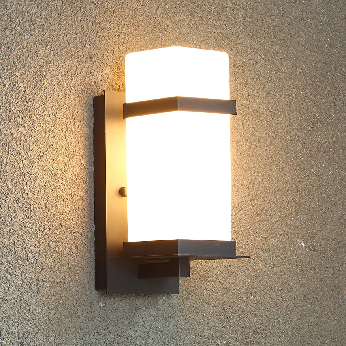 Aplique de pared exterior Lacira en una fachada – imagen 3