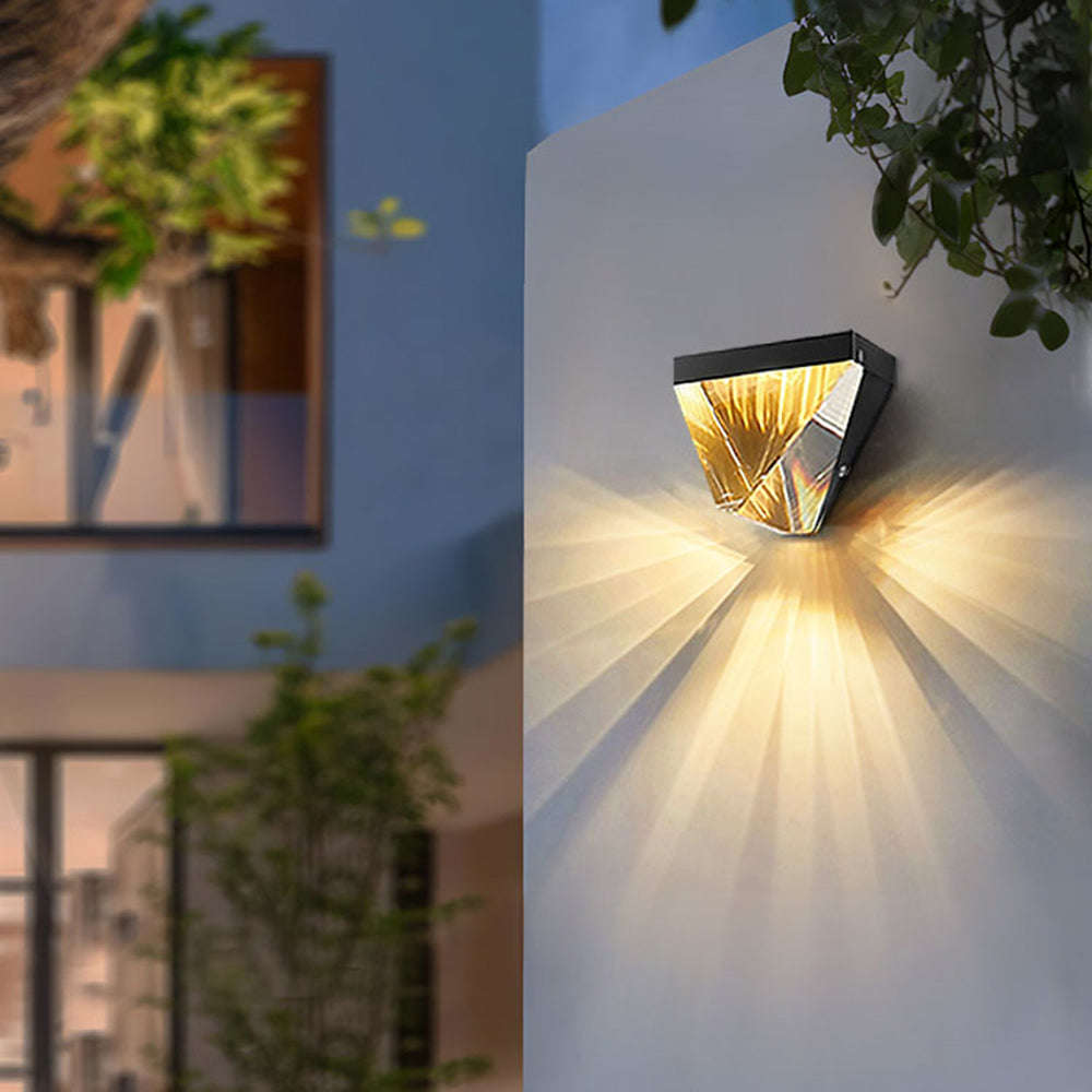 Aplique de pared exterior Ladiama en una fachada – imagen 4